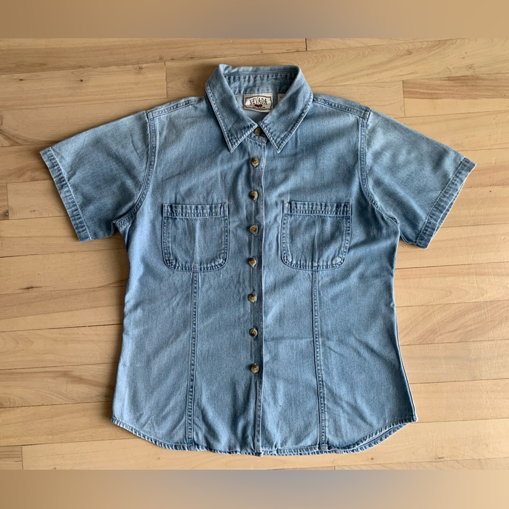 VINTAGE - Nevada Denim Button-Up Shirt | Light Wash Cotton | 90s Minimalist - Picture 10 of 11